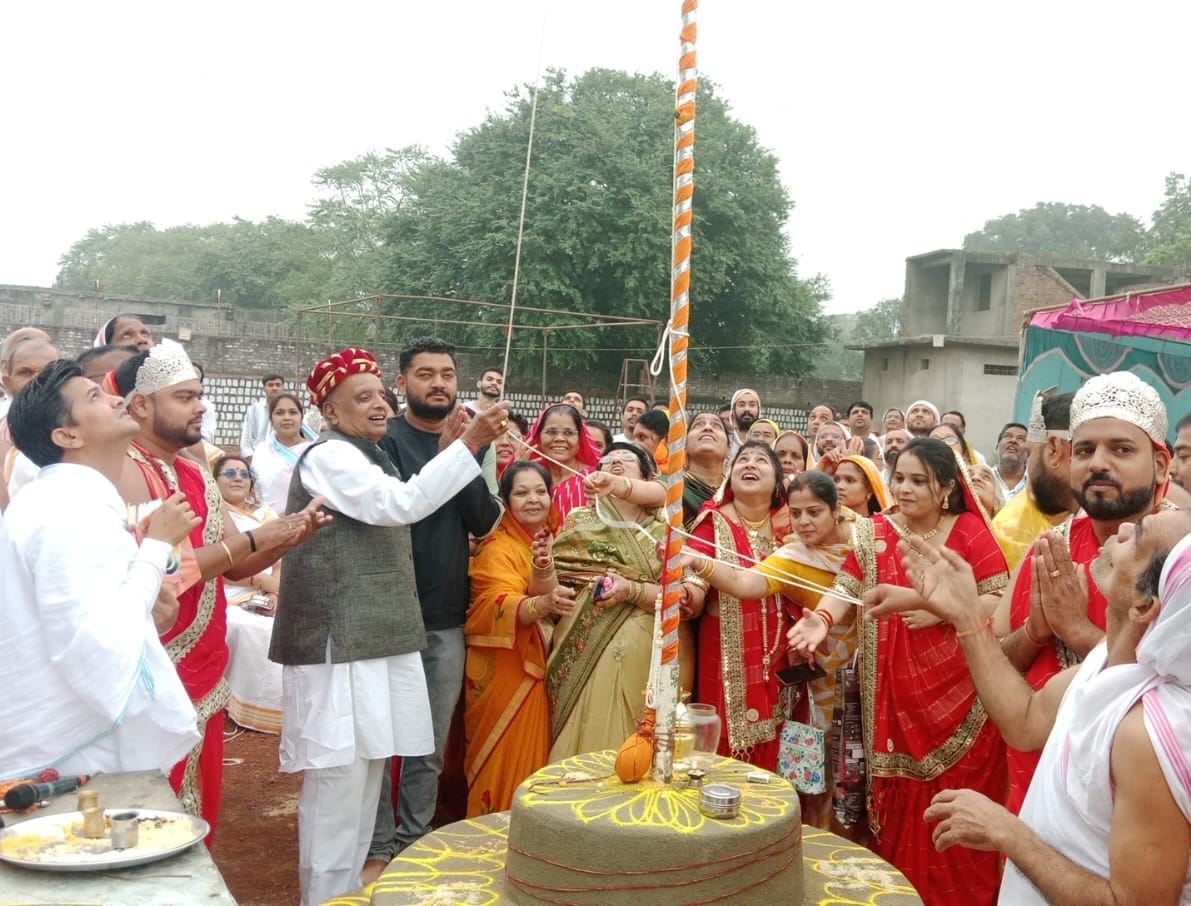 आरोन में दुर्लभ सागर की भक्ति में एकजुट हुए चारों मंदिरों के श्रद्धालु* *पहली बार संस्कृत में हो रहा है सिद्ध चक्र महामंडल विधान*
