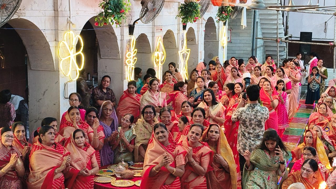 पचास वर्ष से अधिक युगल का हुआ सेमिनार एवम किया गया सम्मान आचार्य श्री की विशेष पूजन थाल सजाकर किया गया पूजन