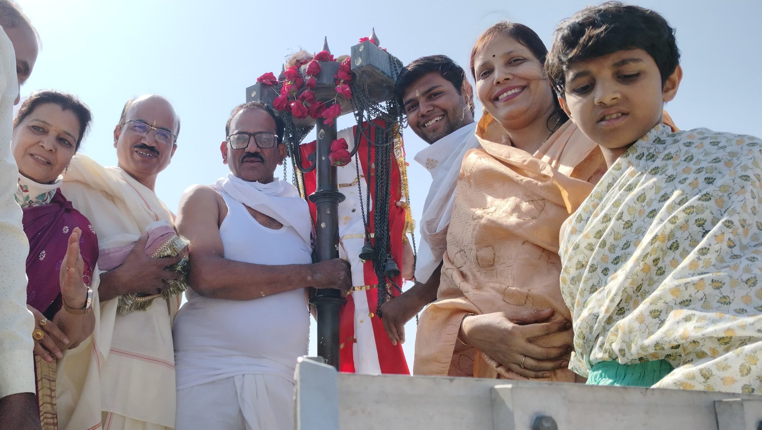 भंडारी परिवार ने विमल नाथ स्वामी मंदिर के शिखर पर नवीन ध्वजा चढ़ाकर लिया धर्म लाभपरमात्मा के जयकारो से गूंजायमान हुआ मंदिर परिसर