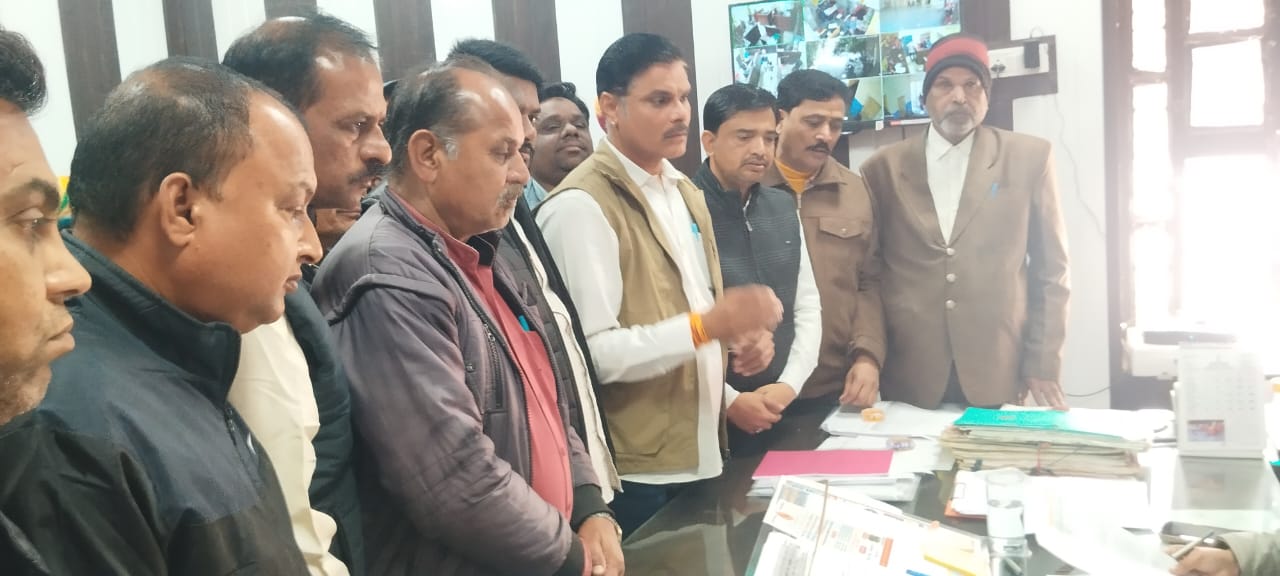 गोचर भूमियों को मुक्त किया जाए –