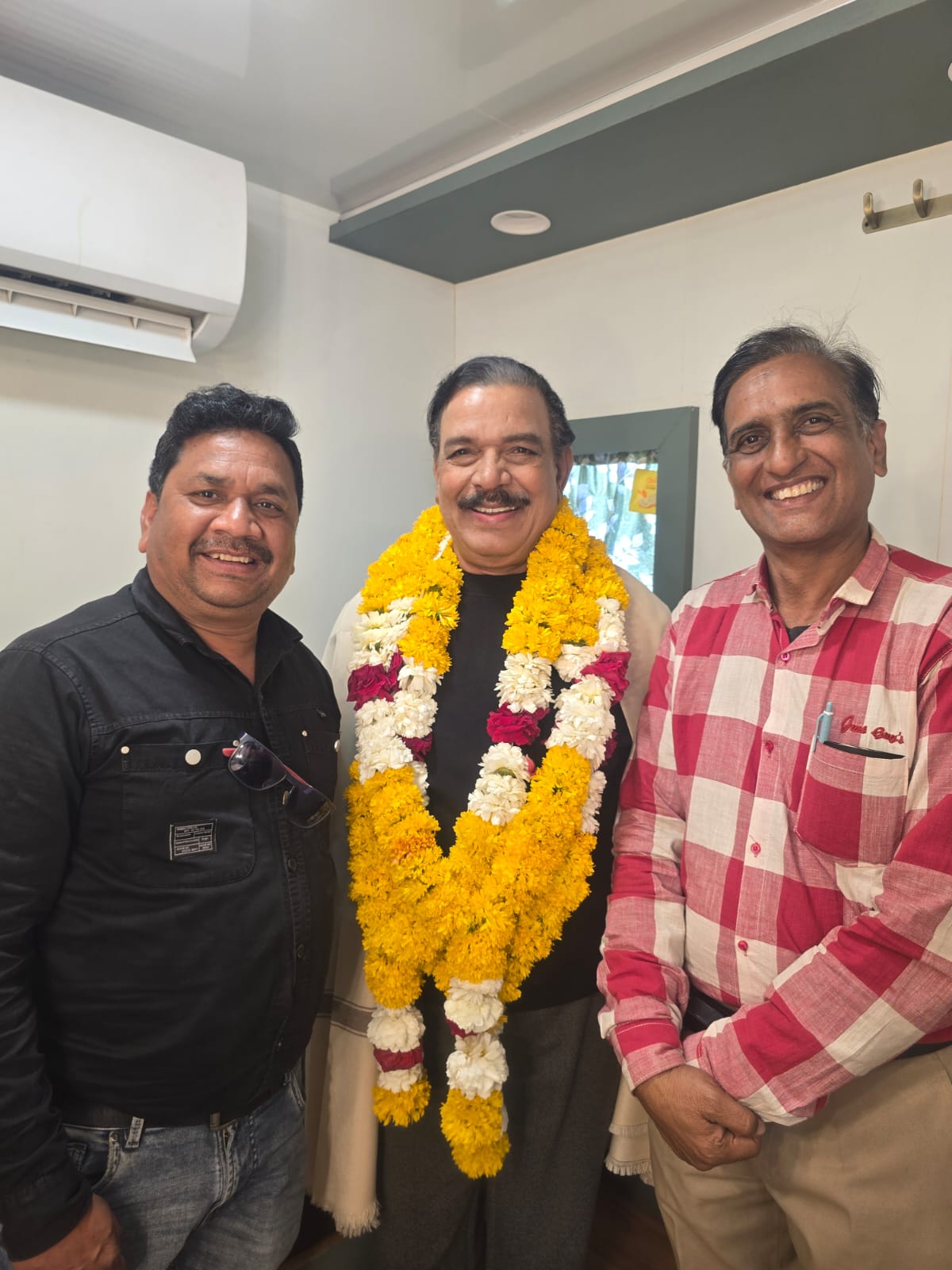 7 सदस्यीय प्रतिनिधिमंडल ने बॉलीवुड अभिनेता गोविंद नामदेव से भेंट की