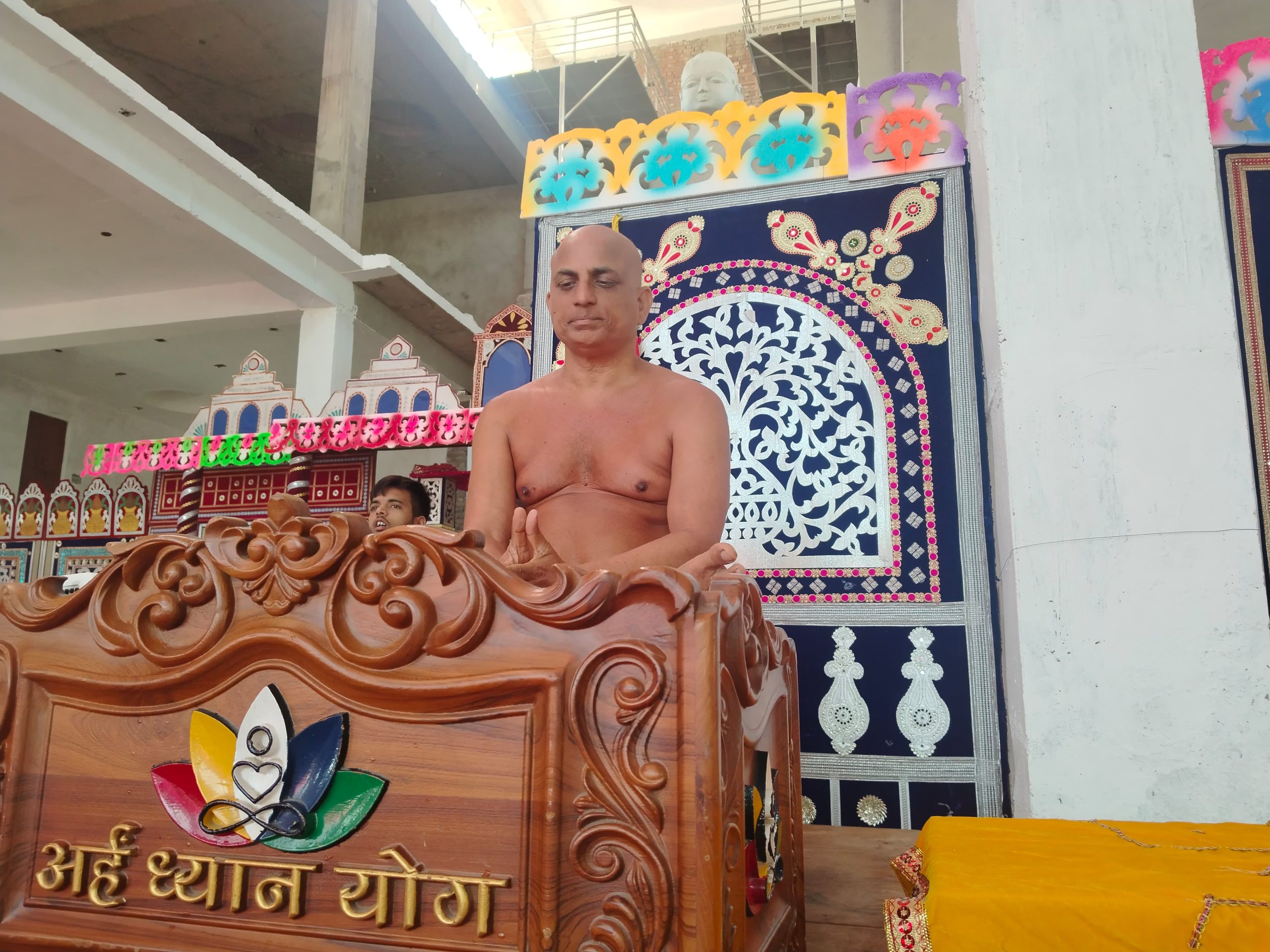 घट यात्रा व ध्वजारोहण के साथ हुआ पंचकल्याणक प्रतिष्ठा महोत्सव का आगाजअर्हम योग प्रणेता मुनि प्रणम्य सागर महाराज के सानिध्य में हो रहा है भव्य आयोजन