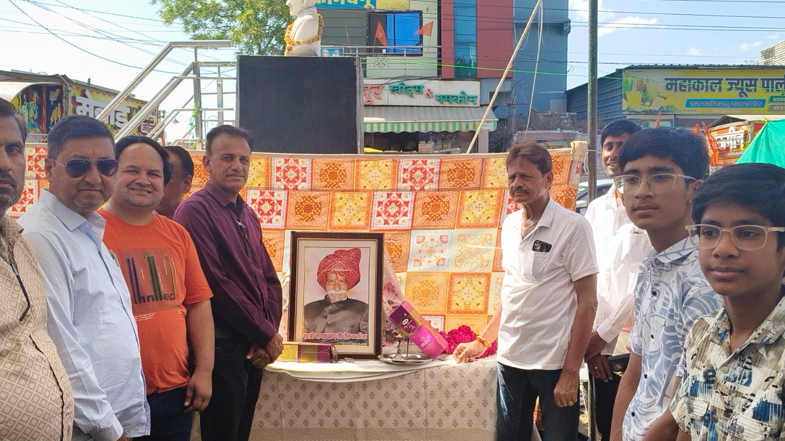 समाजसेवी भामाशाह श्रेष्ठी उदारमना व्यक्तित्व श्री माणकचंद कटारिया की तृतीय पुण्यतिथि पर किया गया शरबत एवं ठंडाई वितरण एवम दी गई श्रद्धांजली