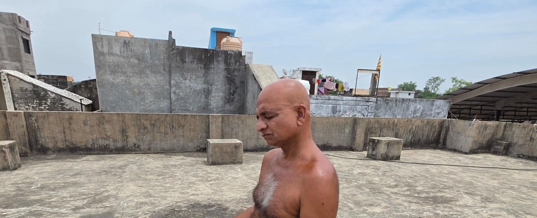 दिगंबर जैन साधुओं का कठोर तपस्वी जीवन – गर्मी में भी संयम, त्याग और आत्मअनुशासन का अद्वितीय उदाहरण