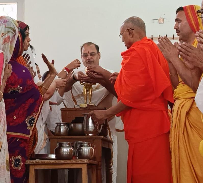 अयोध्या में अक्षय तृतीया महोत्सव मनायाअक्षय तृतीया के पावन पर्व पर भगवान ऋषभदेव का इछुरस से हुआ आहार