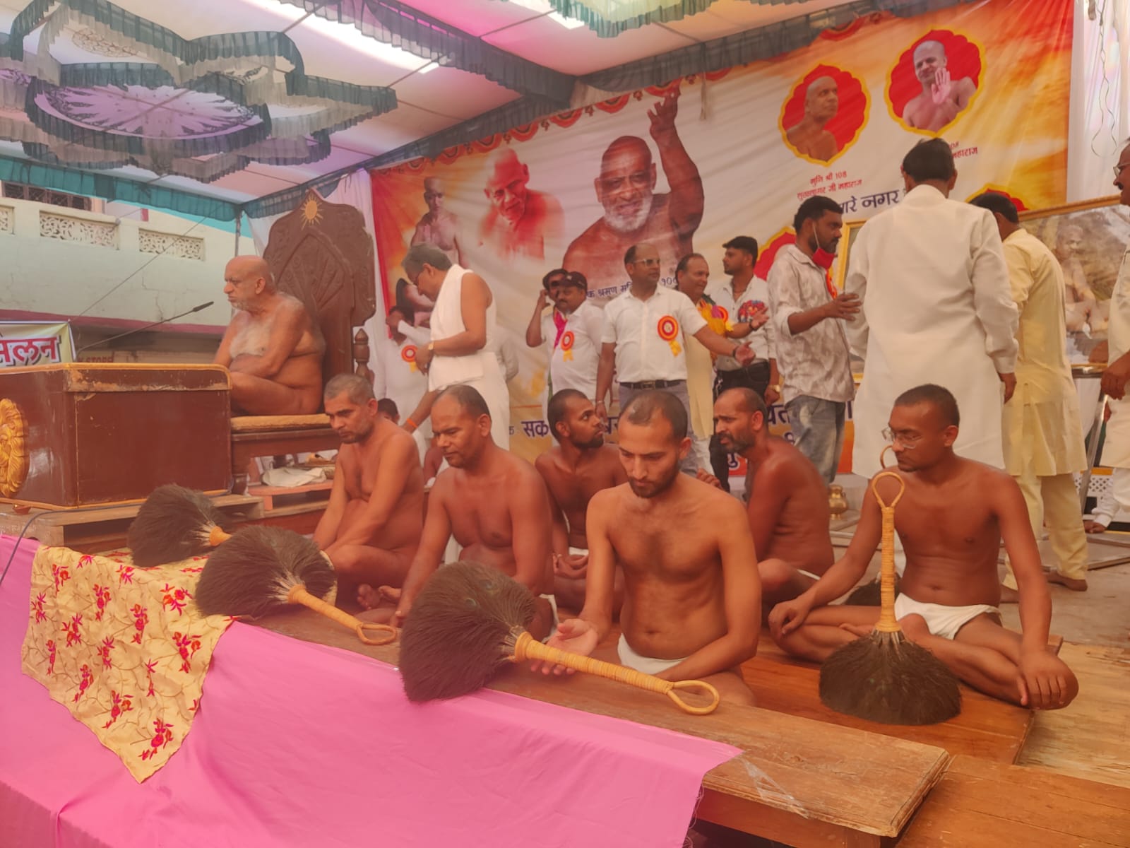 दोष वादे चा मौन्यम इतने से सूत्र का पालन करने मुंगावली भारत का सर्वश्रेष्ठ नगर होगा सुधासागर महाराज बुधवार को होगा पाषाण से निर्मित विशाल जिनालय के प्रभु का तिलक दान