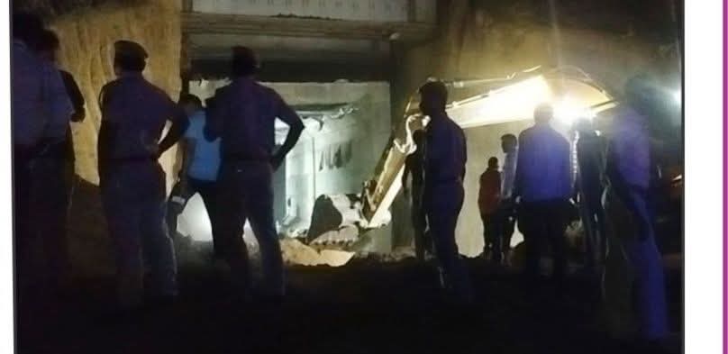 दरा घाटी में बड़ा हादसाः अंडरपास निर्माण के दौरान मिट्टी धंसी, रेलवे के दो अधिकारियों की मौत