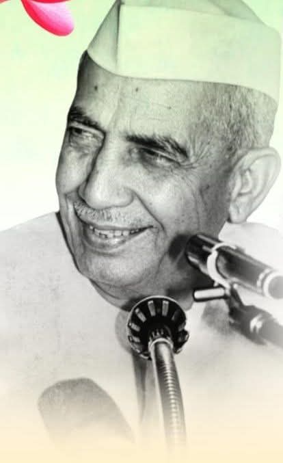 चौधरी चरण सिंह भारत देश के ऐसे प्रधानमंत्री रहे जो कभी संसद भवन नहीं गए उनकी पुण्यतिथि पर विशेष