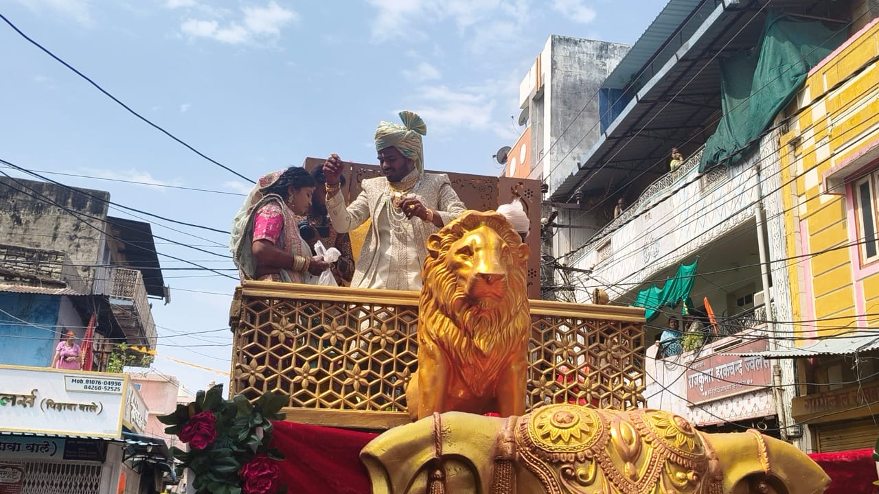 दीक्षार्थी संयम मेहता की वर्षीदान यात्रा ने इतिहास रचा लोकसभा अध्यक्ष श्री ओम बिरला एवं श्री पंकज मेहता ने भी पहुंच कर मंगल आशीर्वाद लिया