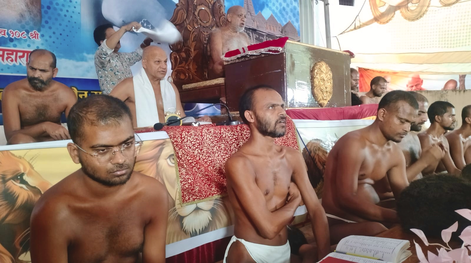 ढूंढना है तो परवाह करने वालों को ढूंढो इस्तेमाल करने बहुत मिलेंगे :-मुनि पुंगव श्रीसुधासागरजी महाराज