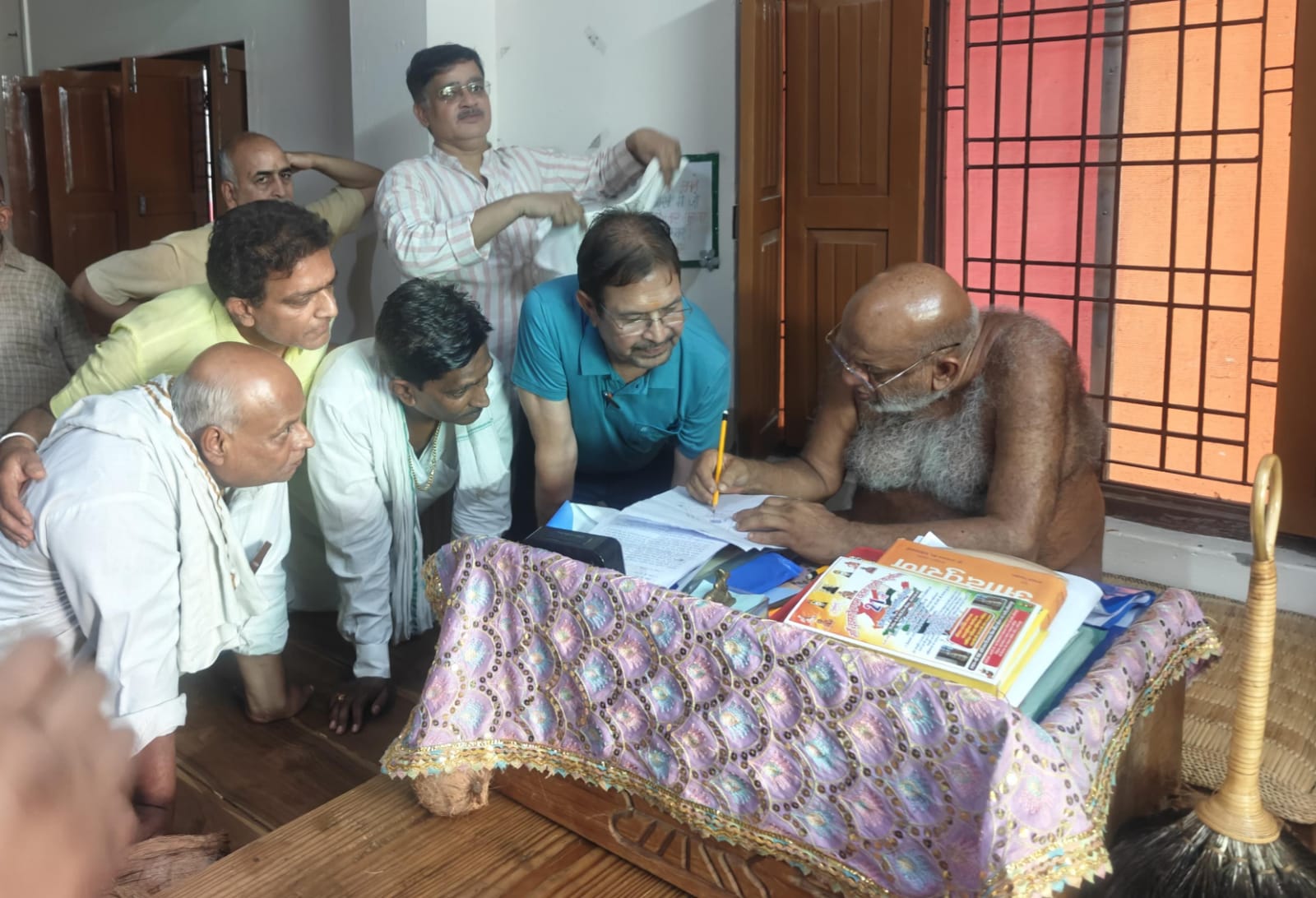 एक स्थान पर अपने पूर्वजों को जोड़कर अपनी संस्कृति को बनाये रखें -मुनि पुंगव श्रीसुधासागर जी महाराज