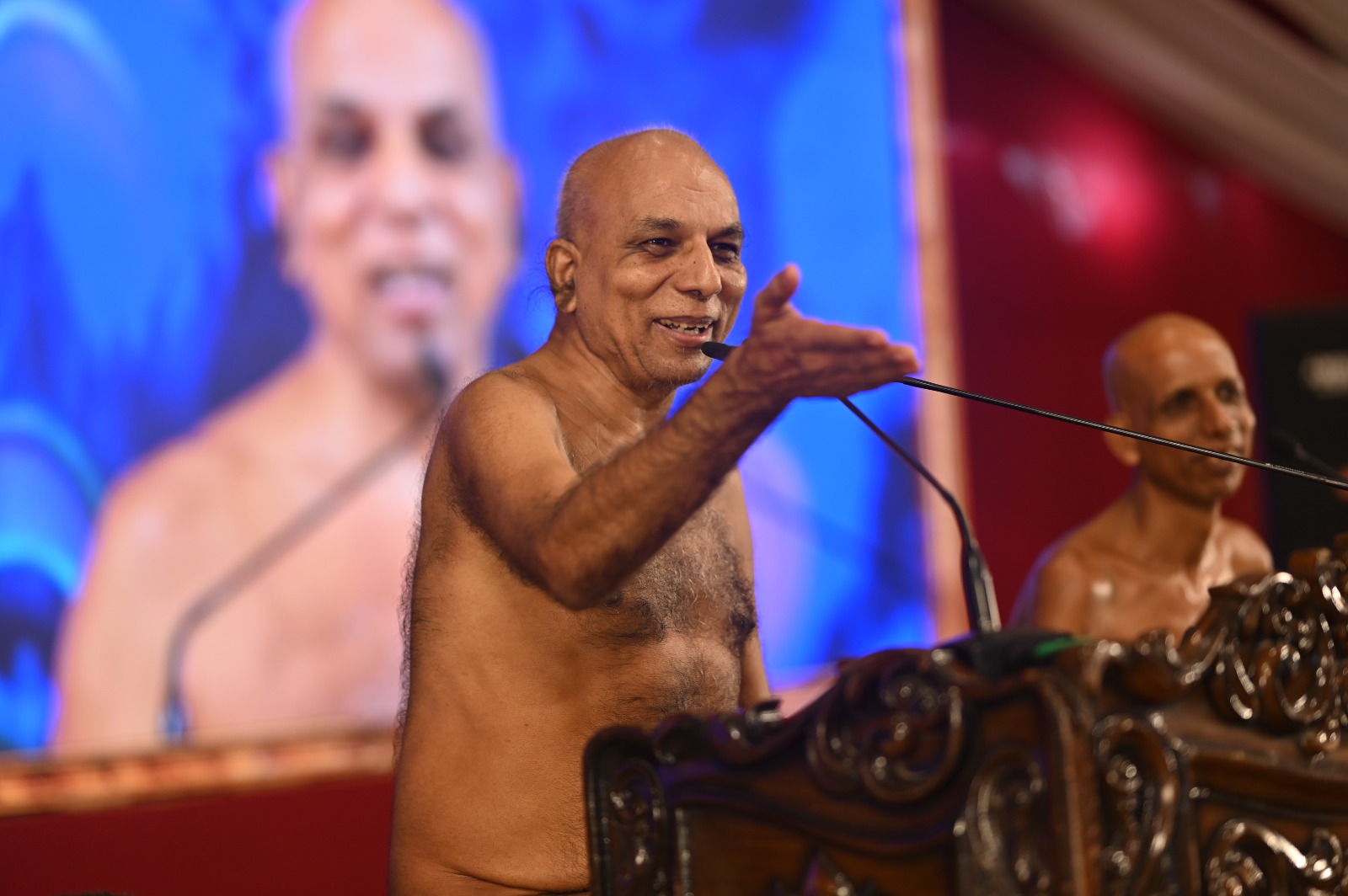 अपनी संतान को उच्चशिक्षा के साथ संवेदनशील एवं कर्तव्यनिष्ठ बनायें” : -मुनि श्री प्रमाणसागर