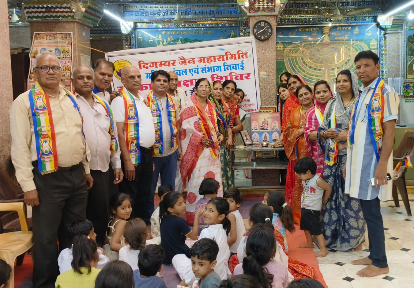 निवाई में महासमिति समन्वयक विमल जौंला के नेतृत्व में लगाये गये धार्मिक शिक्षण शिविर चार स्थानों पर एक साथ धार्मिक शिक्षा शिविर लगाया गया