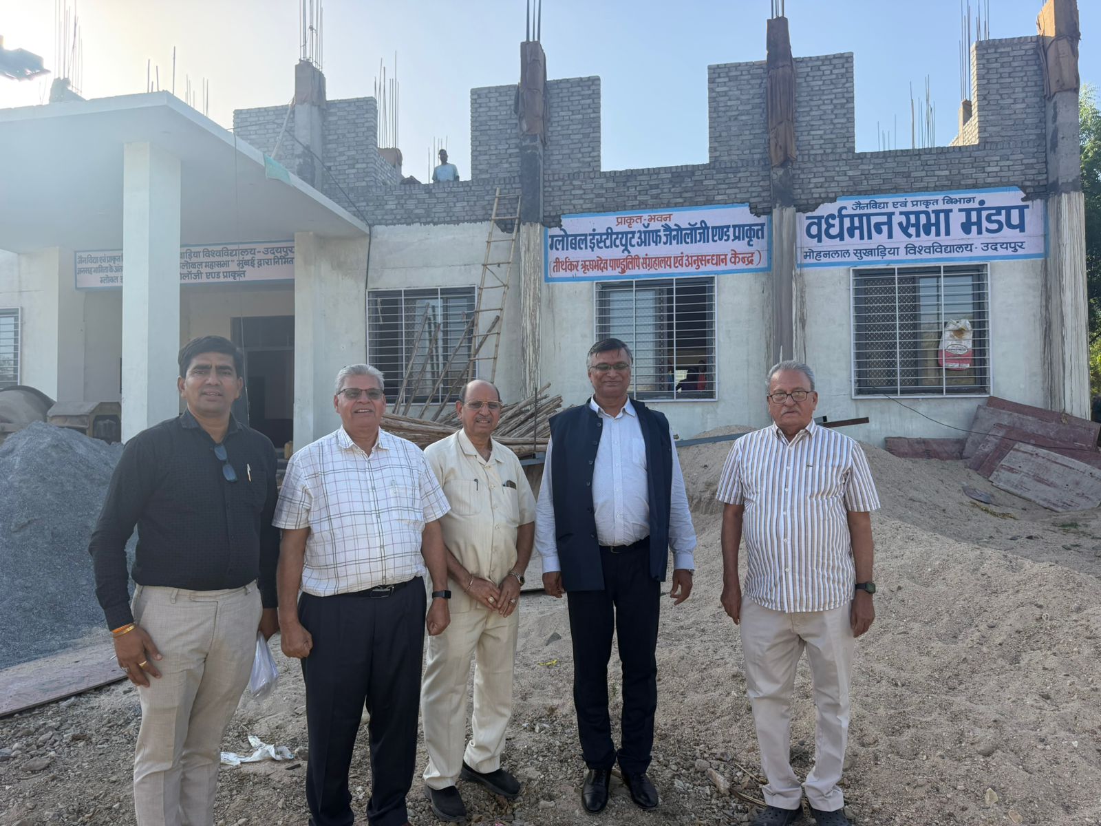 उदयपुर सुखाडिया यूनिवर्सिटी के नये कुलपति ने ग्लोबल महासभा द्वारा निर्मित हो रहे भवन व कीर्ति स्तंभ का निरीक्षण किया । 