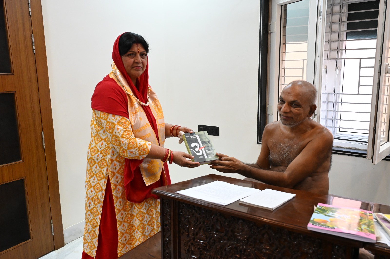 माता-पिता की सेवा सबसे बड़ा धर्मः- मुनि श्री प्रमाणसागर  कोडरमा विधानसभा क्षेत्र की विधायिका डा.नीरा यादव ने लिया आशीर्वाद”