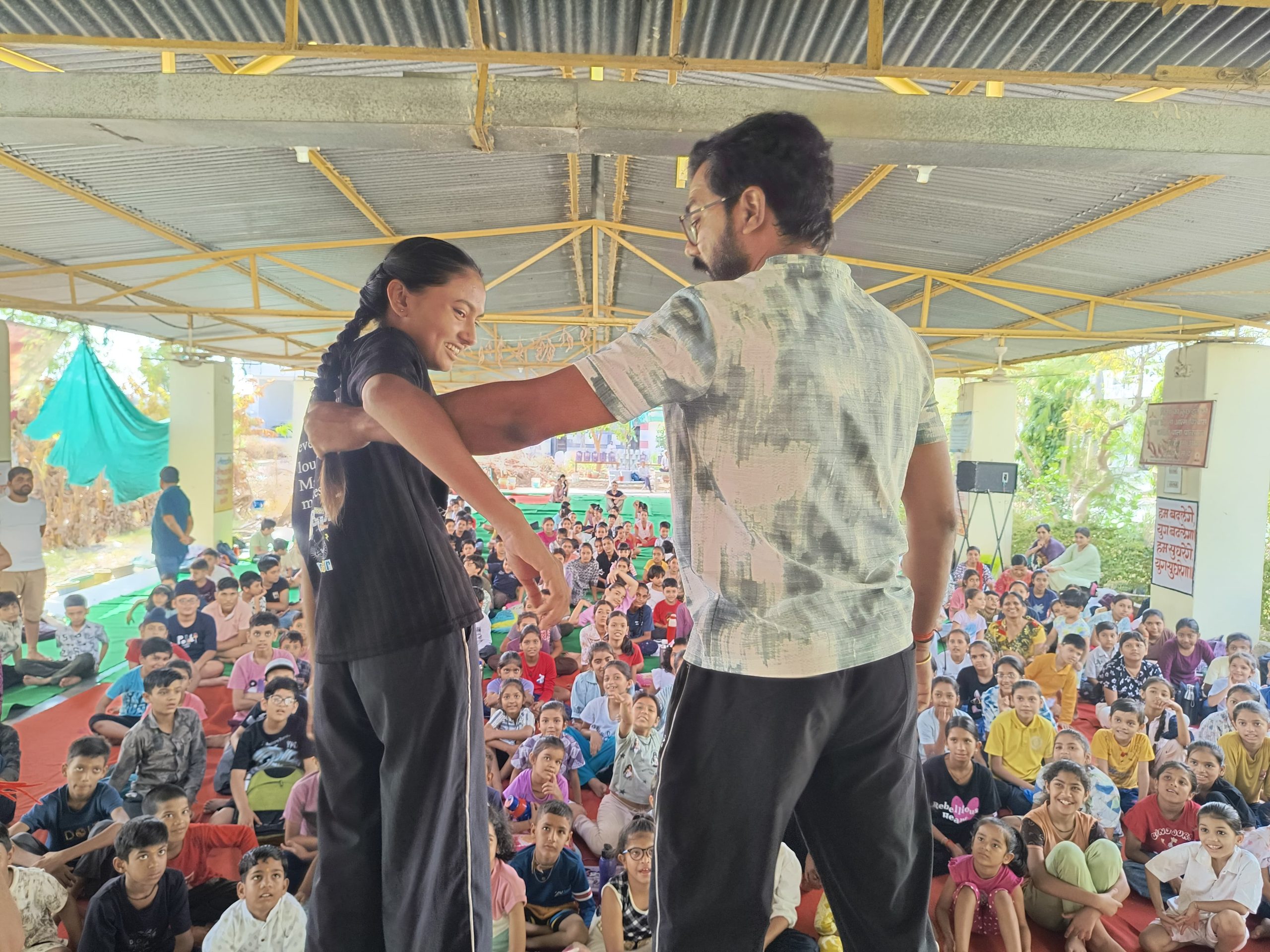 कराटे प्रशिक्षण और नाटक के माध्यम से मोबाइल की अधिकता से दूर रहने और स्वस्थ जीवन के संदेश के साथ संपन्न हुआ बाल स्पंदन समर कैंप का तीसरा दिन