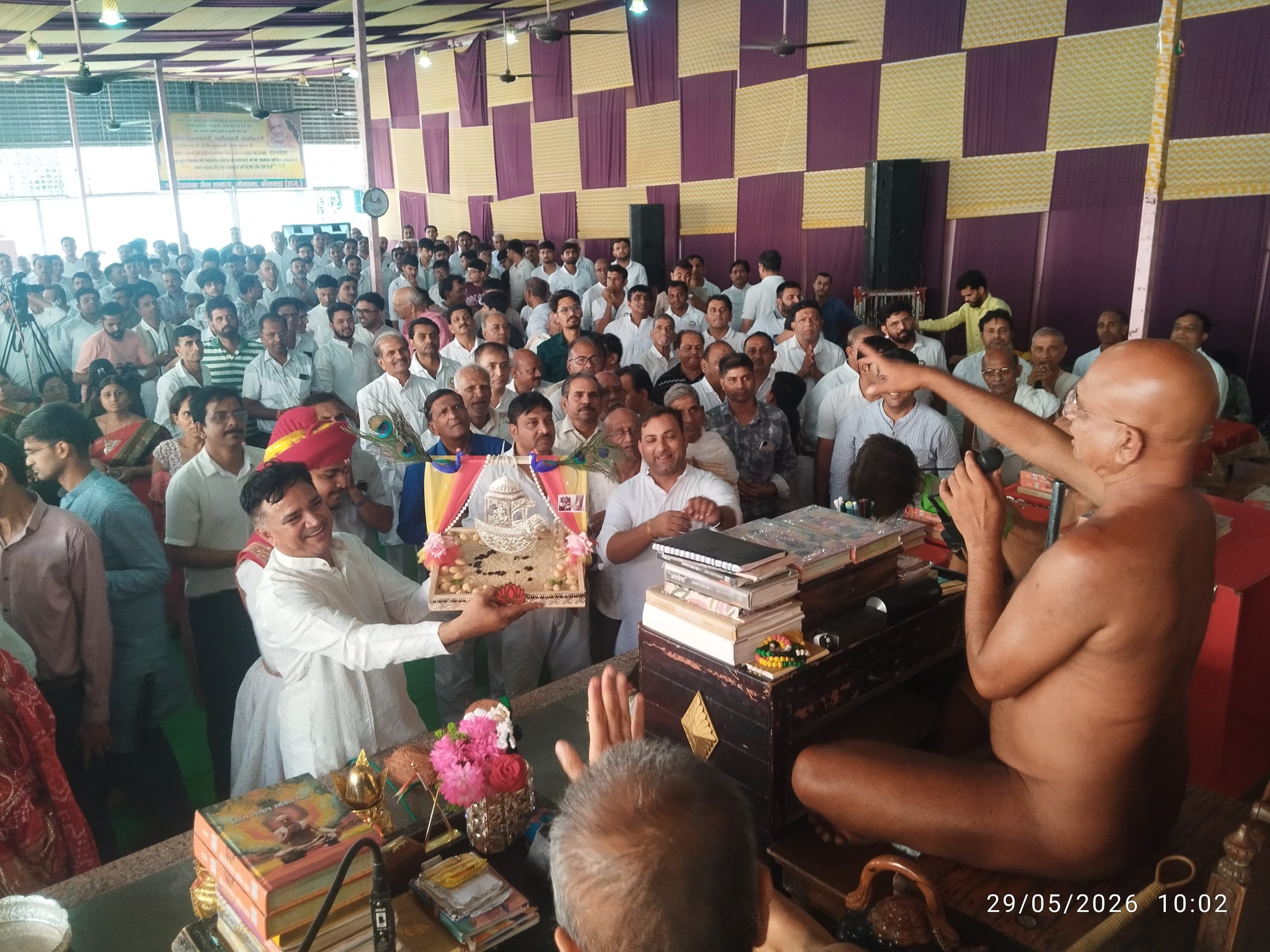 अंतर्मना परम पूज्य आचार्य श्री प्रसन्न सागर ज महाराज का संघ सहित नौगामा भव्य मंगल प्रवेश—दृष्टि बदले सृष्टि बदल जाएगी आचार्य श्री