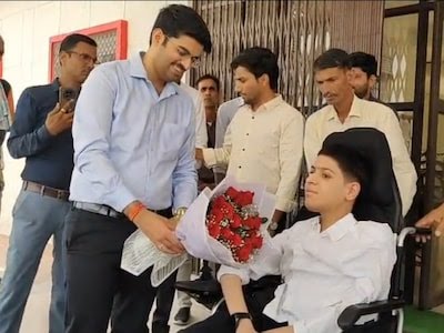 15 साल के गर्वित ने एक दिन के लिए संभाली कलेक्टर की कुर्सी, नम हुईं आंखें