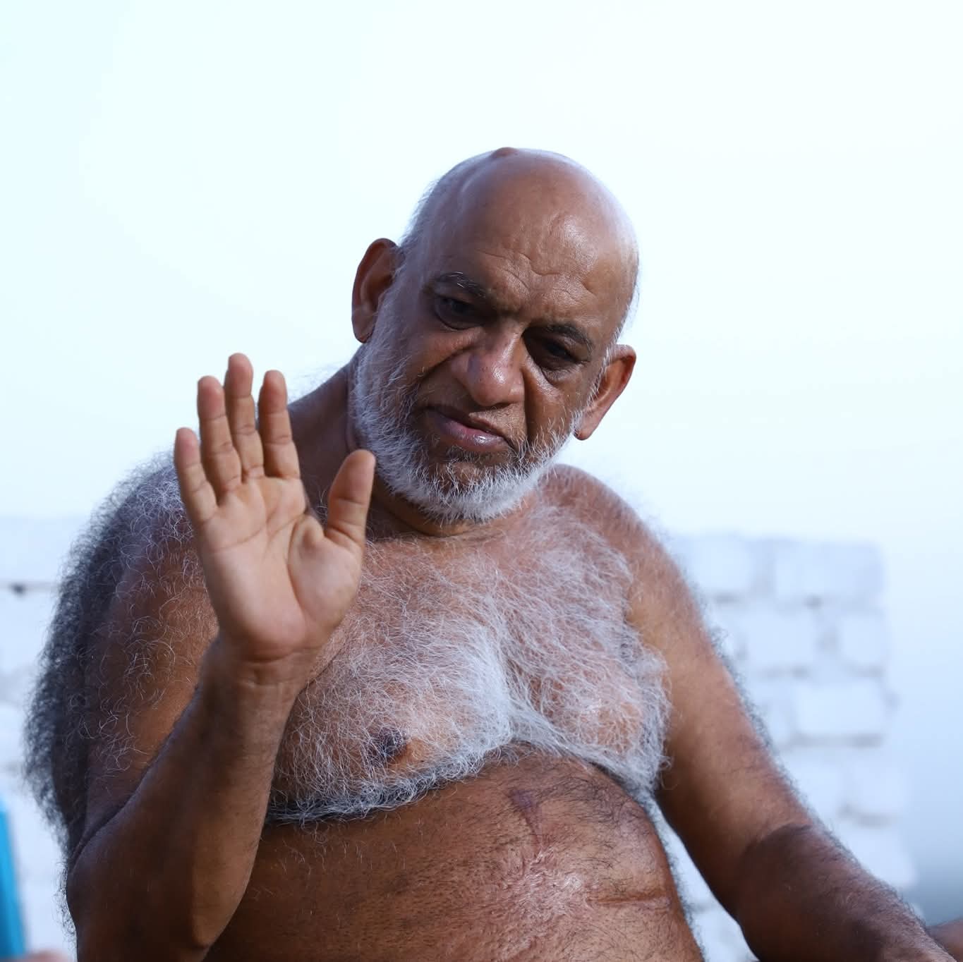 भोपाल से 40 बसों में आए श्रद्धालु, गुना के भक्त भी चाहतें हैं मुनिश्री यहीं रुक जाएं इंदौर से 100, राजस्थान से 51 बसों में आ रहे श्रद्धालु, सभी की एक ही आस- गुरुदेव का चातुर्मास हमारे यहां ही हो