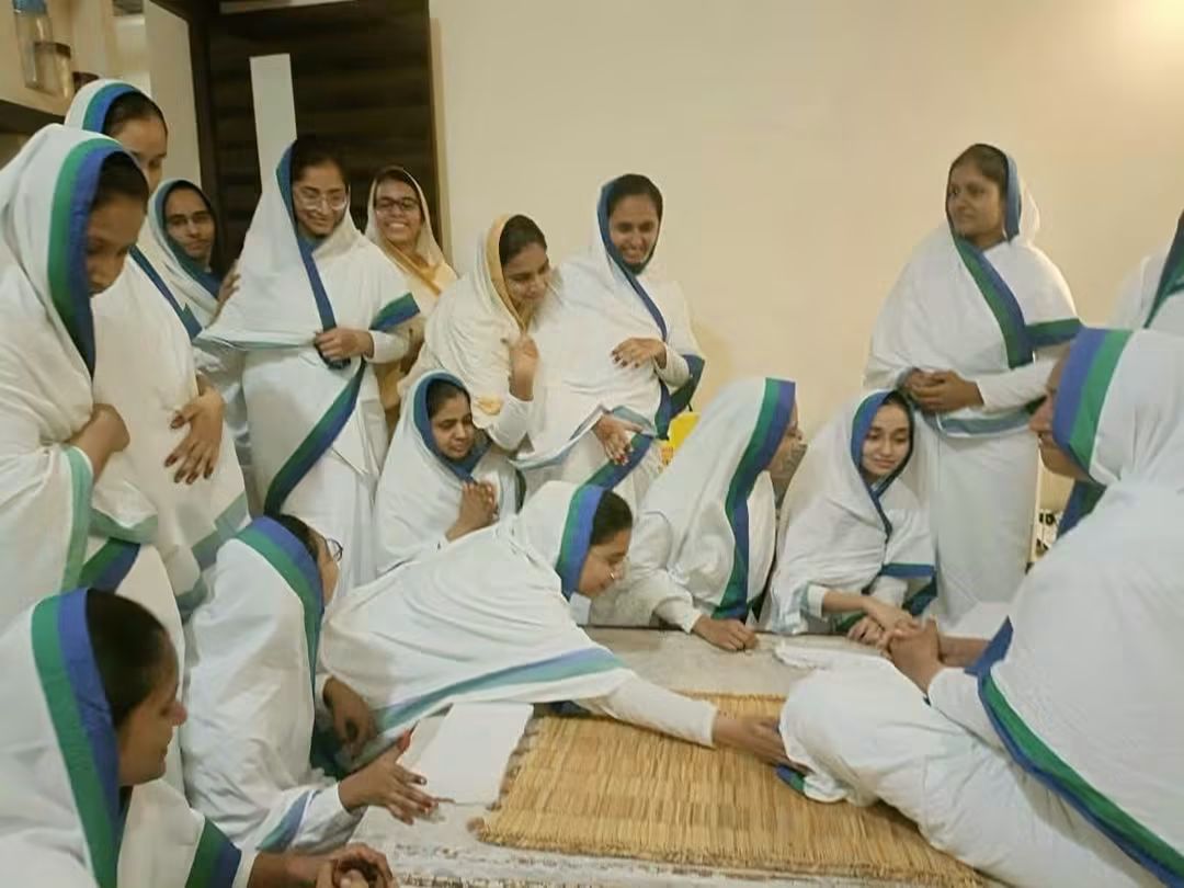 विद्यागुरु गुरुकुल विस्तार 13 बाल ब्रह्मचारिणी बहनों की कर्त्तव्य दीक्षा हुई