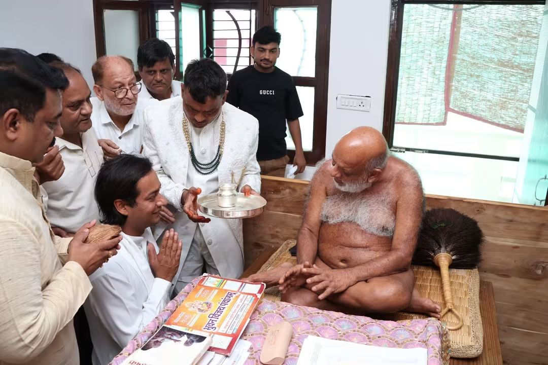परम पूज्य मुनिश्री सुधासागर महाराज के दर्शनार्थ पहुंचे राघोगढ़ विधायक जयवर्धन सिंह 