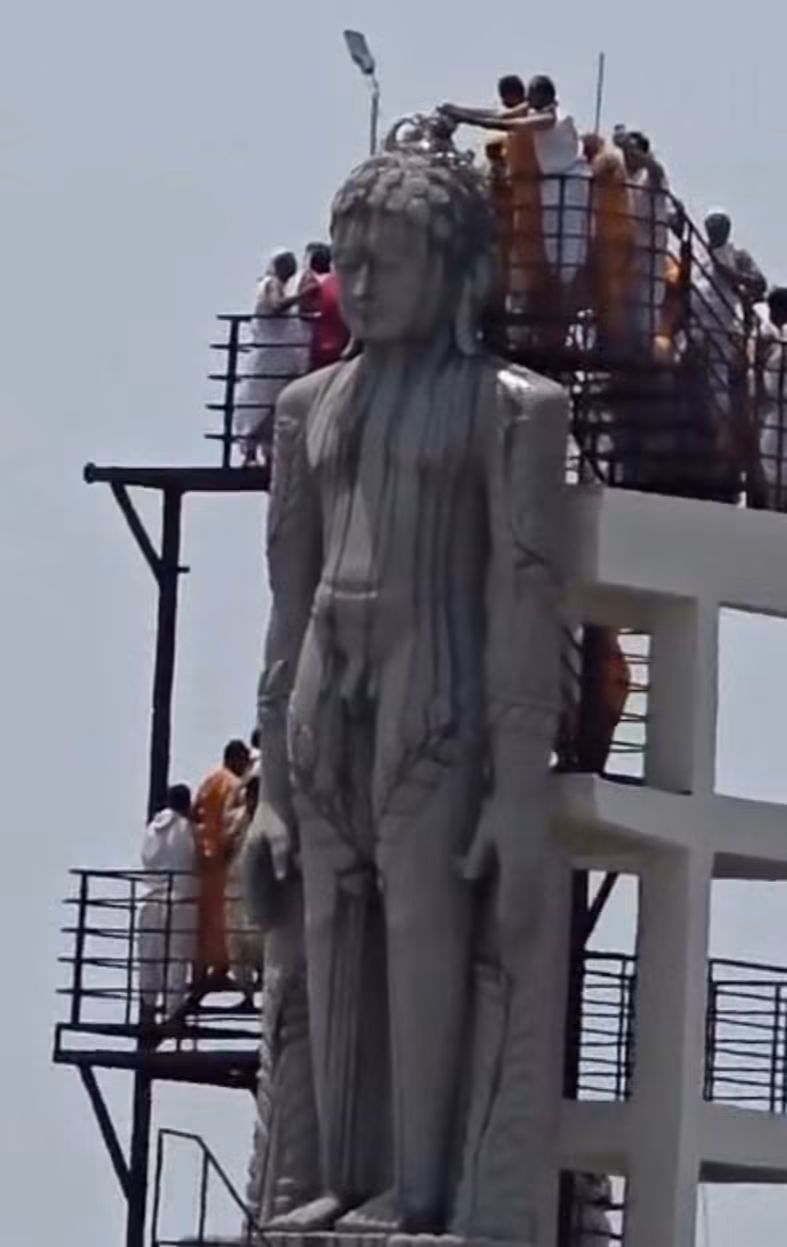 श्री अशोक पाटनी आरके मार्बल की और से उत्तर भारत के सबसे बड़े बाहुबली भगवान का प्रथम कलश से हुआ अभिषेक एवम 1008कलशो से हुआ महामस्तकाभिषेक