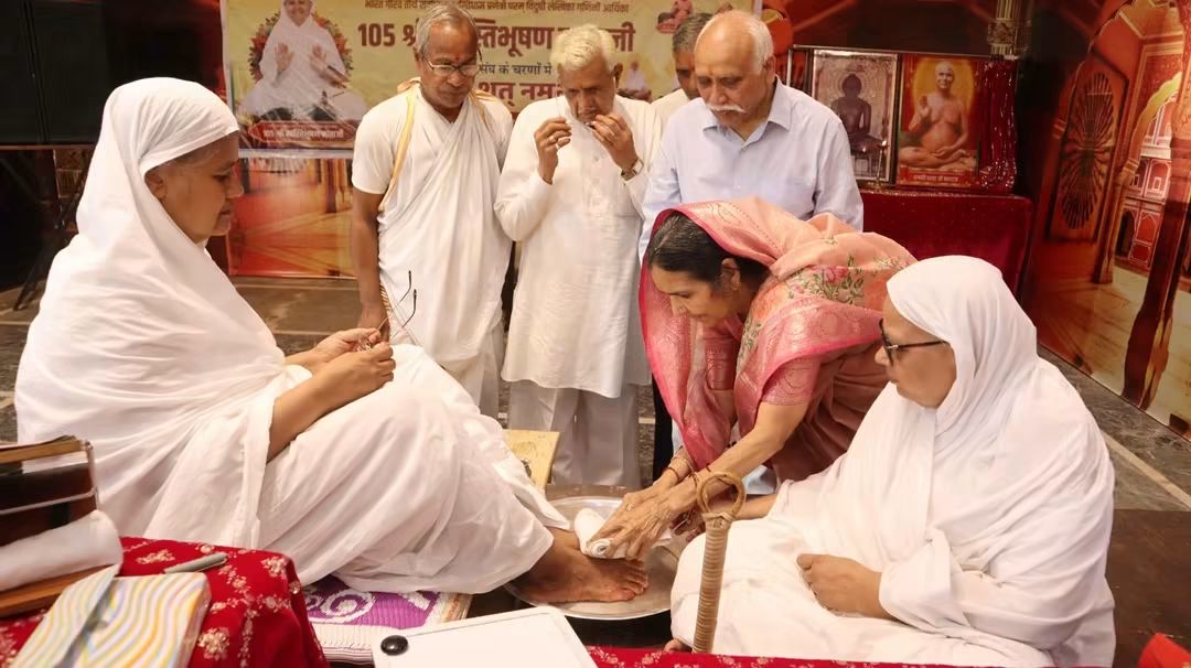 विचारों का बोझ कम करें, जीवन में रखें सहजताः स्वस्तिभूषण माताजी