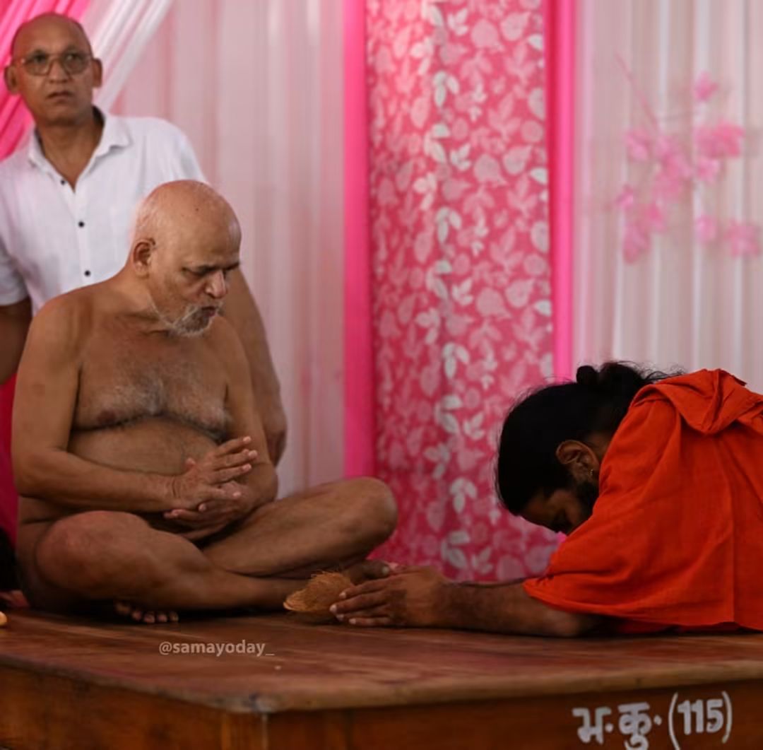 योग गुरु बाबा रामदेव ने नागपुर में आचार्य श्री 108 समय सागर महाराज के किए दर्शन, लिया आशीर्वाद
