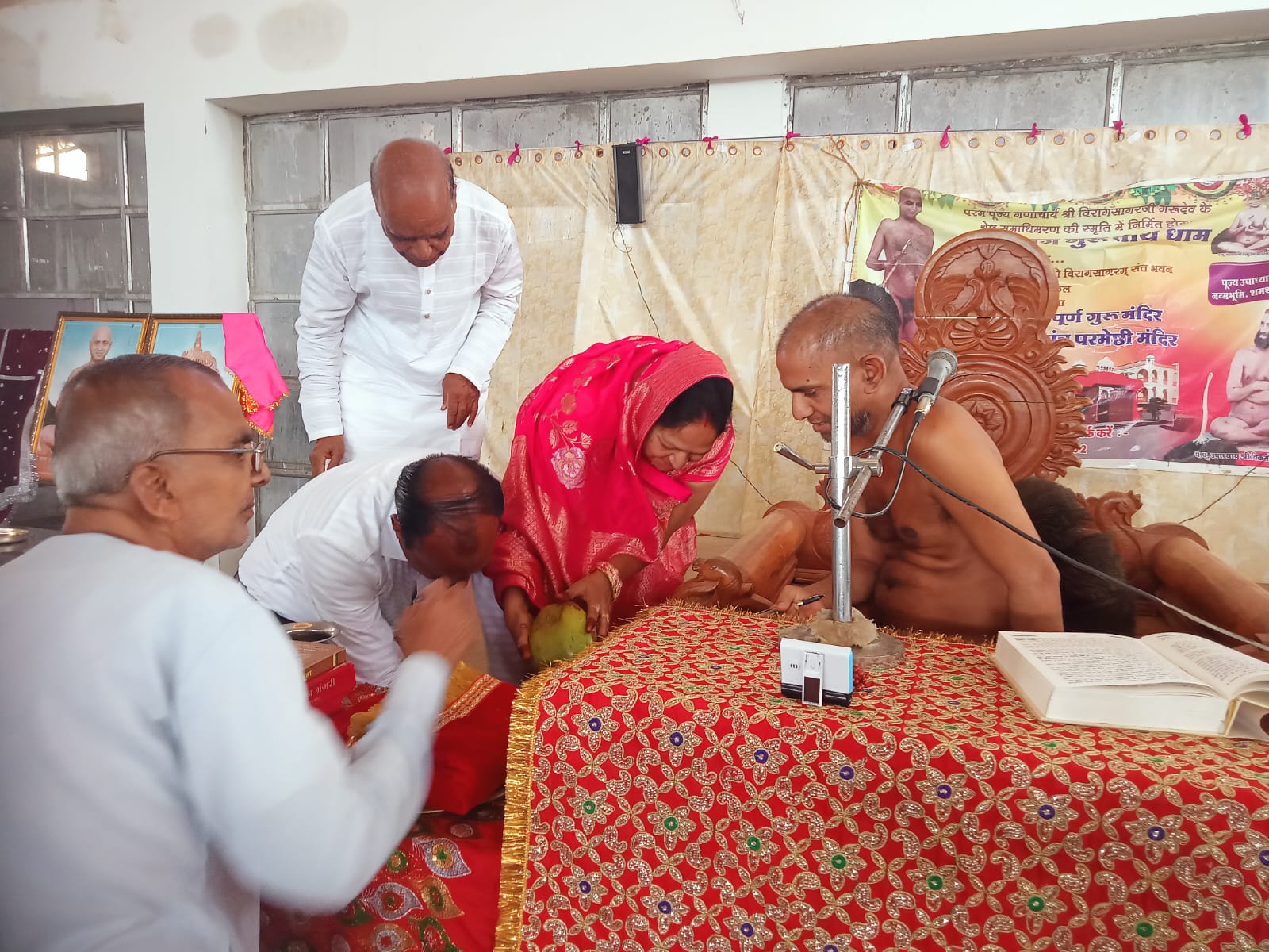 बच्चों के भगवान तो उनके माता-पिता ही है – उपाध्याय विकसंत सागर महाराज  ग्रीष्मकालीन प्रवास में प्रवचन माला का शुभारंभ 