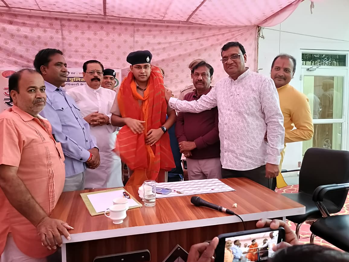 स्मॉल स्केल इंडस्ट्रीज एसोसिएशन के द्वारा संरक्षक अग्रवाल की अगवाई में एसपी महोदय श्री सुजीत शंकर का किया अभूतपूर्व स्वागत 