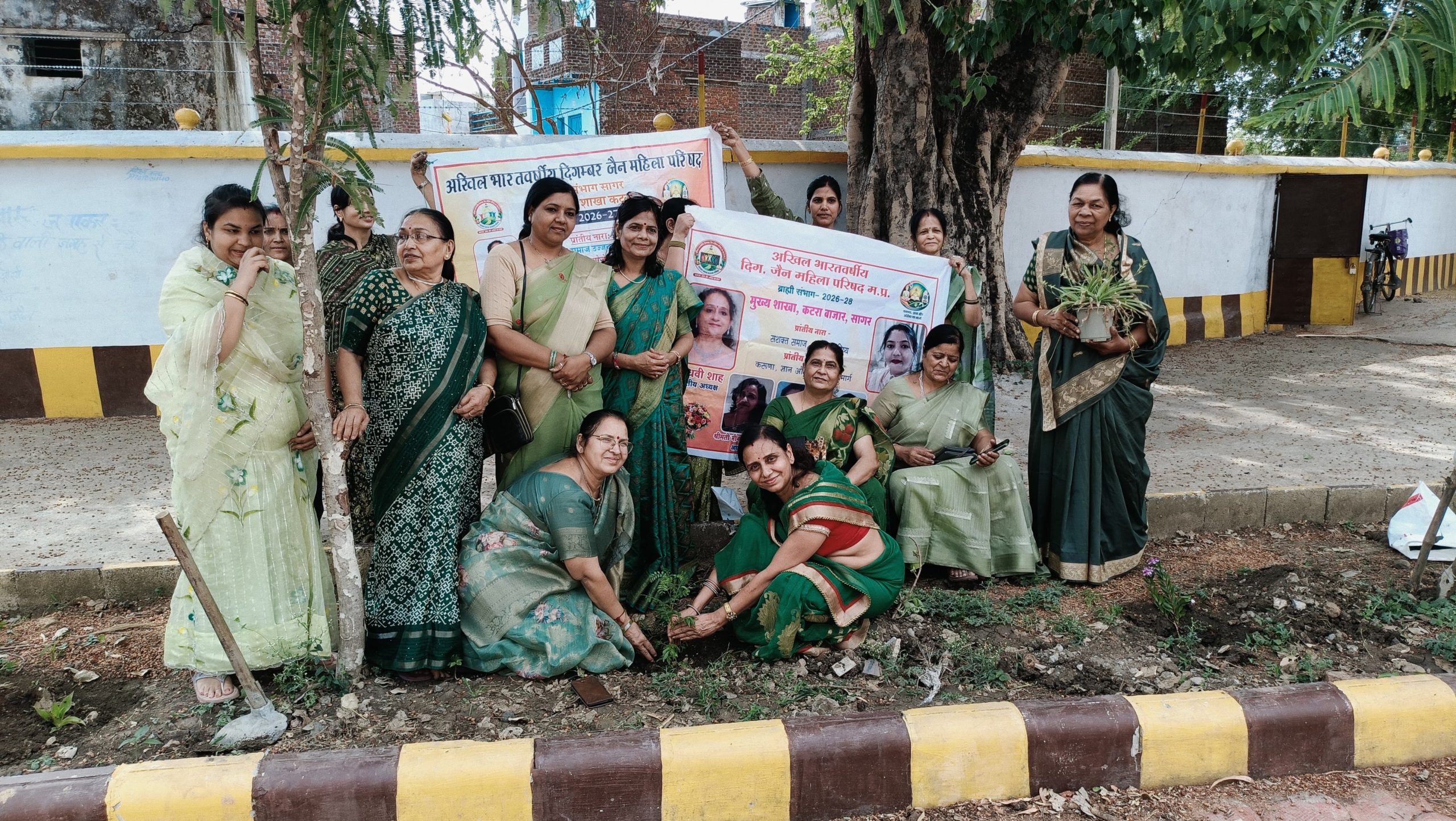 पर्यावरण संरक्षण की मुहिम हेतु अखिल भारतीय दिगंबर जैन महिला परिषद ब्राह्मी संभाग द्वारा विश्व पर्यावरण दिवस पर वृक्षारोपण किया 