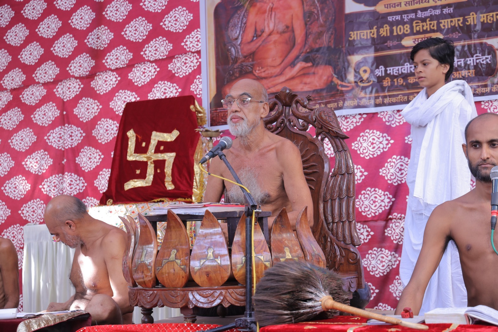 आचार्यश्री निर्भयसागर जी महाराज के सान्निध्य में बच्चों ने अष्ट द्रव्यों से किया पूजन-सम्मान समारोह, प्रेरक प्रवचन और वृक्षारोपण अभियान के साथ धर्म-संस्कारों का दिया संदेश