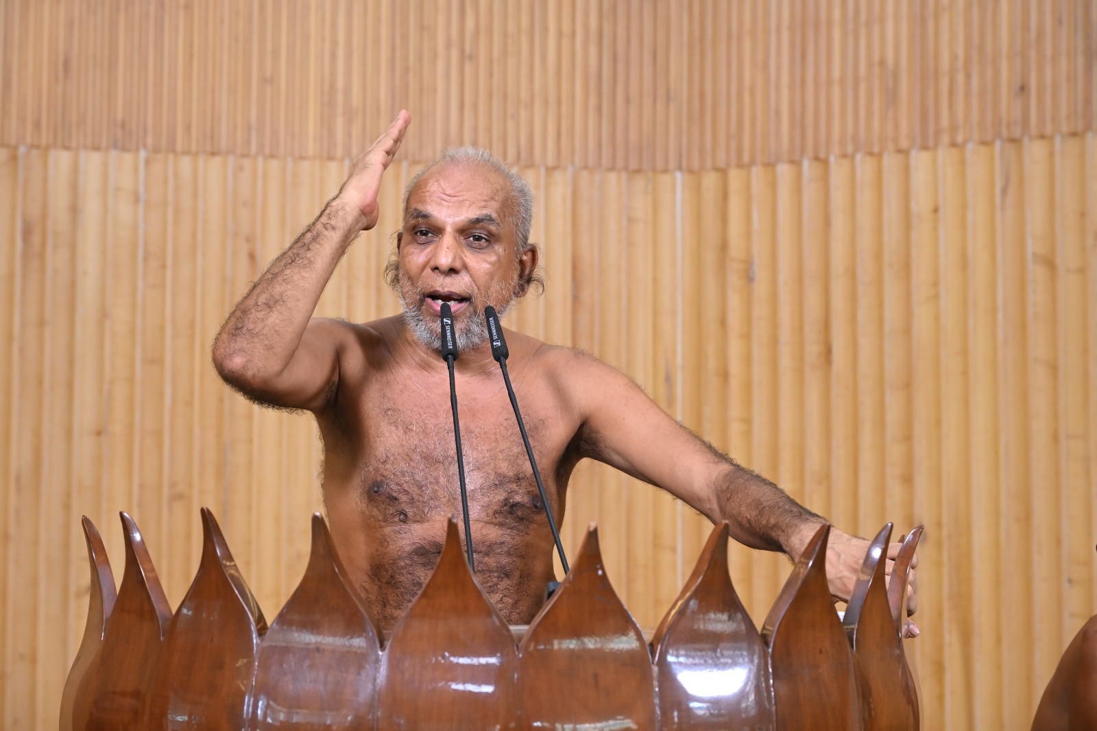 जब तक हम अपने संस्कारों को मजबूत नहीं करेंगे,तब तक हम एक श्रेष्ठ और सफल भविष्य का निर्माण नहीं कर सकते” मुनिश्री प्रमाण सागर
