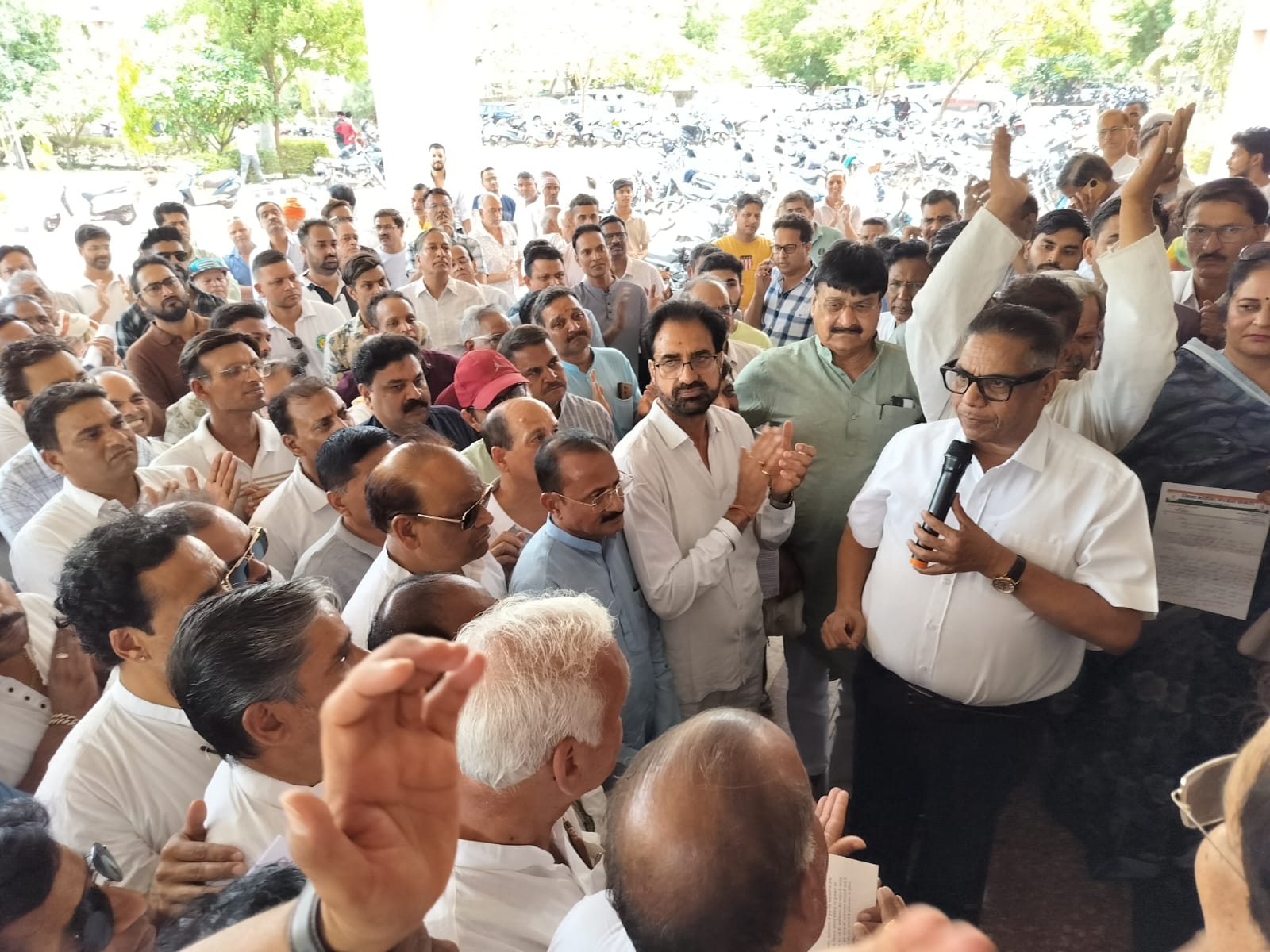 संतों के खिलाफ दूषित आपराधिक मानसिकता के लोगों पर होगी कड़ी कार्रवाई -पुलिस अधीक्षक मिश्रा**विशाल बाइक रैली निकालकर जैन समाज पहुंचा कलेक्टोरेट*