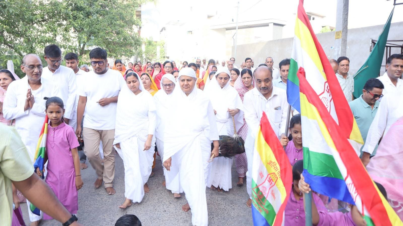 श्रद्धा और सम्यक ज्ञान धर्म की सच्ची नींवः स्वस्तिभूषण