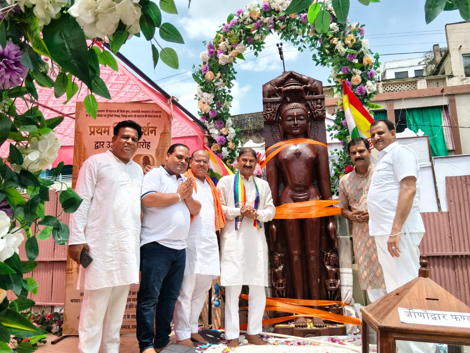 श्री राकेश मढिया एवं रामगंज मंडी पूर्व पालिका अध्यक्ष श्री अखिलेश मेडतवाल का पूज्य मुनि श्री निष्पक्ष सागर महाराज एवम पूज्य मुनिश्री निष्प्रह सागर महाराज सानिध्य में सकल दिगंबर जैन समाज रामगंजमंडी ने किया अभिनंदन
