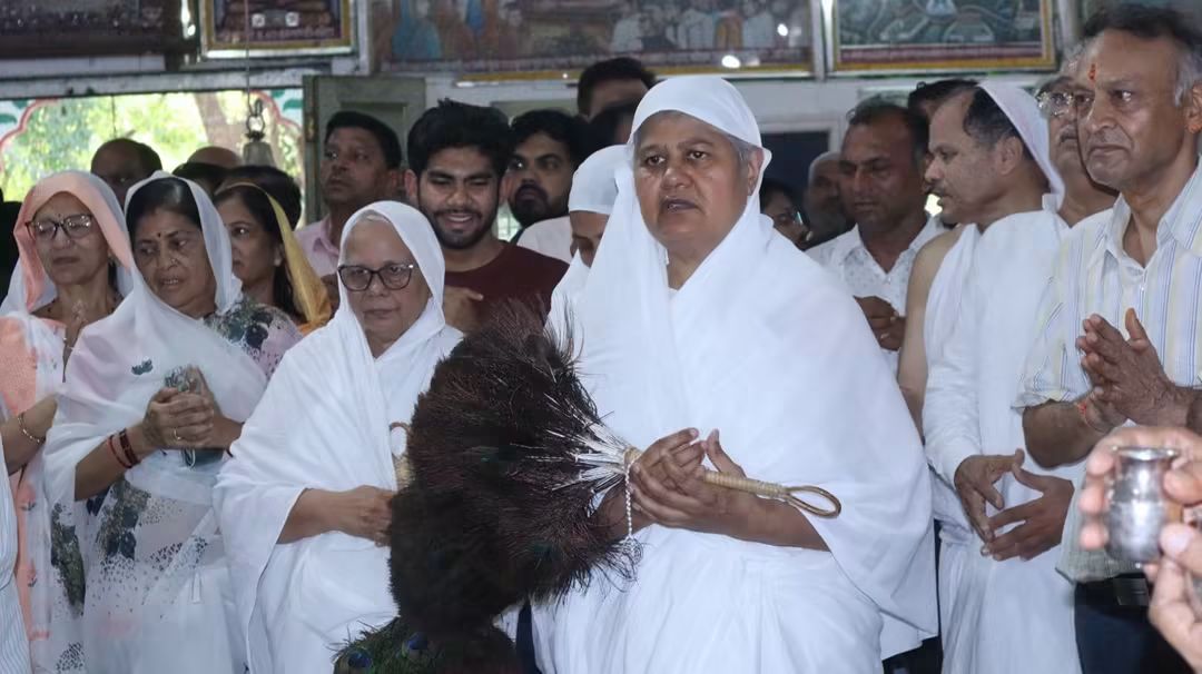 स्मार्ट परिवार बनाने के लिए आधुनिक तो बनो, लेकिन जड़ों से मत कटो स्वस्तिभूषण माताजी
