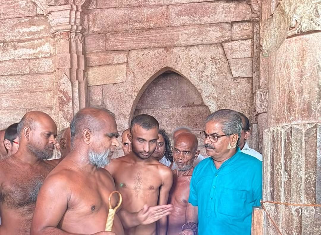 25 साल बाद धार में ऐतिहासिक क्षण: आचार्य श्री 108 सुनीलसागर जी ससंघ का भव्य मंगल प्रवेश, भक्तिमय माहौल में उमड़ा जनसैलाब