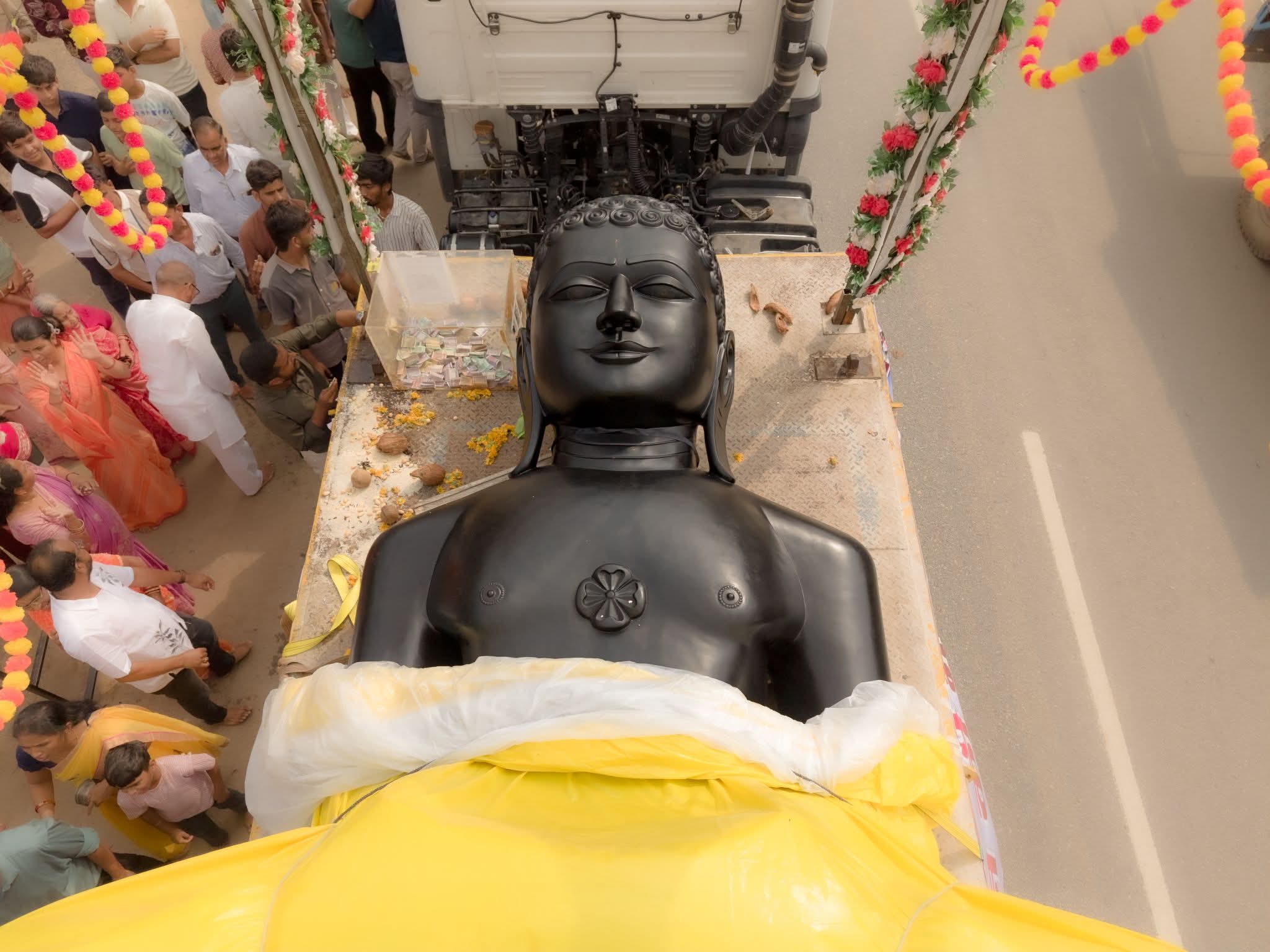 विशाल शोभायात्रा के साथ बांसवाड़ा पहुँची प्रतिमा, 12 जुलाई को सुखोदय तीर्थ पर ऐतिहासिक प्रतिष्ठा महोत्सव; 5 से 7 हजार श्रद्धालुओं के आगमन की संभावना