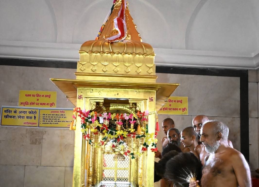 27 किमी की कठिन शिखर वंदना दो चरणों में पूर्ण की: मुनिश्री प्रमाण सागर महाराज ससंघ ने ससंघ ने किया सम्मेदशिखर तीर्थराज का पावन दर्शन