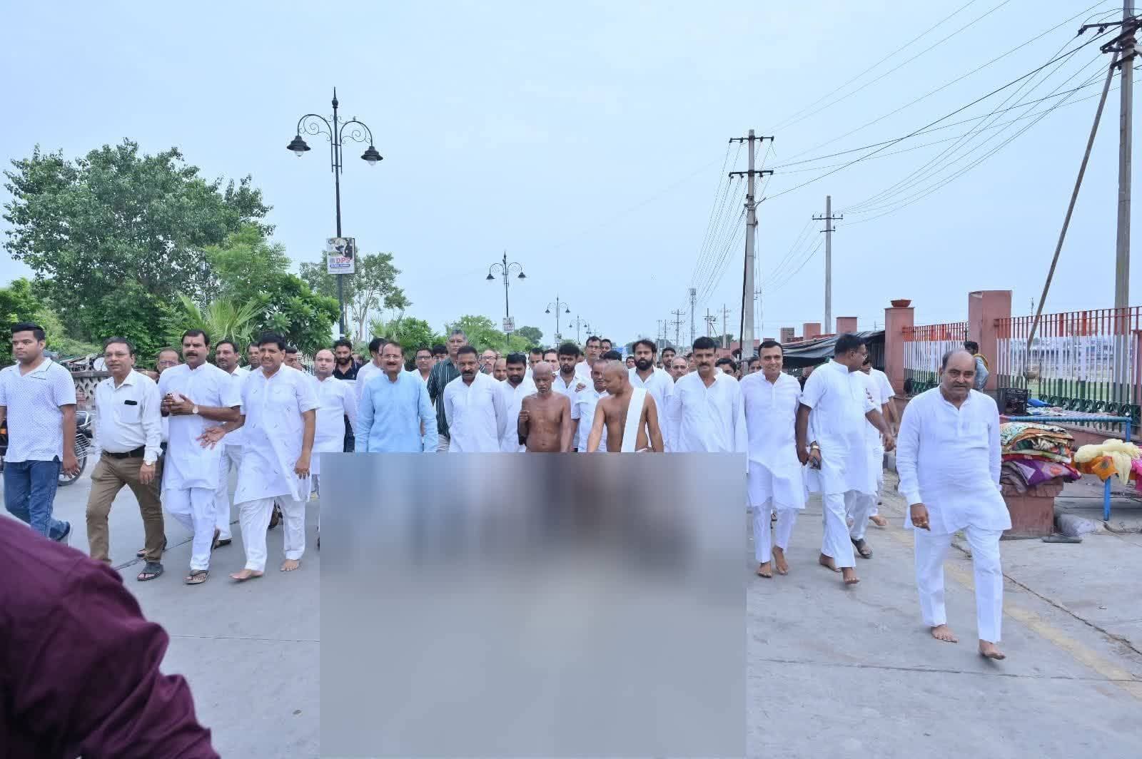 जय-जय गुरुवर योगसागर… धर्मध्वजा के ध्वजवाहक…” के जयघोषों से गूंज उठा कोटा ऐतिहासिक मंगल प्रवेश में उमड़ा जनसैलाब, जगह जगह निर्यापक श्रमण मुनि श्री 108 योगसागर जी महाराज की पद प्रक्षालन मंगल आरती कर हुई आगवानी