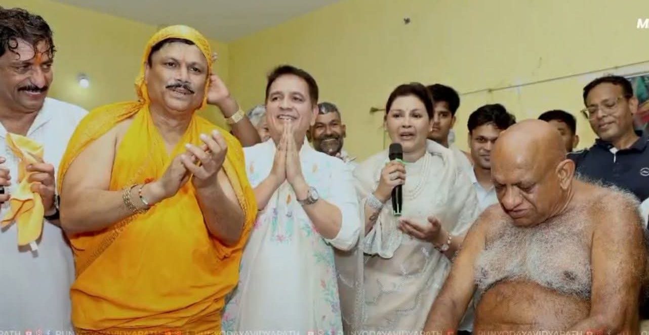 इंदौर वर्षायोग 2026 के लिए मुनिपुंगव श्री सुधासागर जी से भावपूर्ण निवेदन, गोधा दंपति ने कहा— “गुरुचरण इंदौर की ओर ही बढ़ रहे हैं”