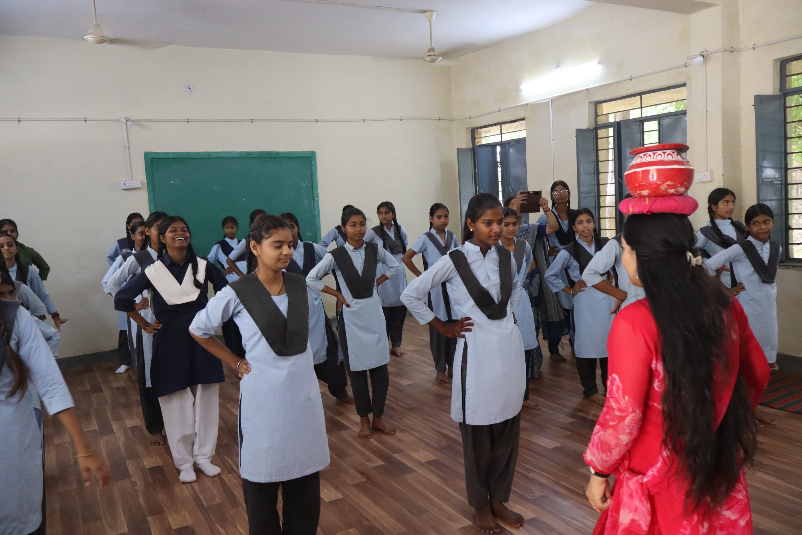 आरोहण फाउंडेशन की नई पहल, रामगंजमंडी क्षेत्र में पहली बार भवाई नृत्य कार्यशाला का आयोजन