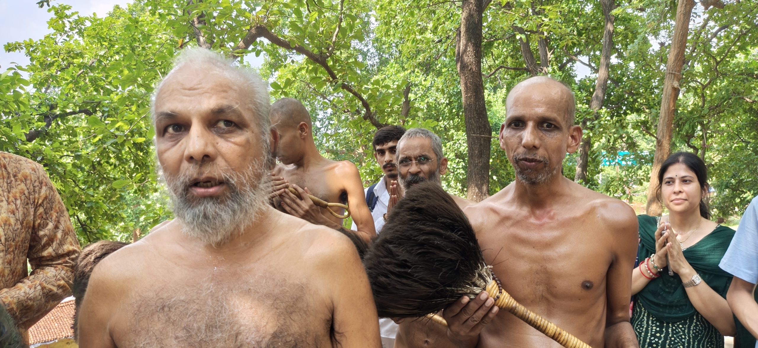 सम्मेद शिखर की पावन वंदना के लिए राष्ट्रसंत मुनिश्री प्रमाण सागर महाराज का मंगल विहार, श्रद्धालुओं में उमड़ा अपार उत्साह