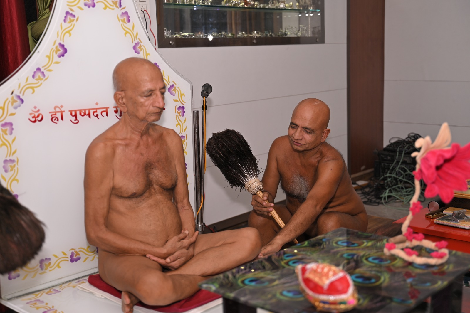 पैसा सिर्फ बोलता नहीं, अच्छे-अच्छों की बोलती भी बंद कर देता है” — अंतर्मना आचार्य प्रसन्न सागर महाराज