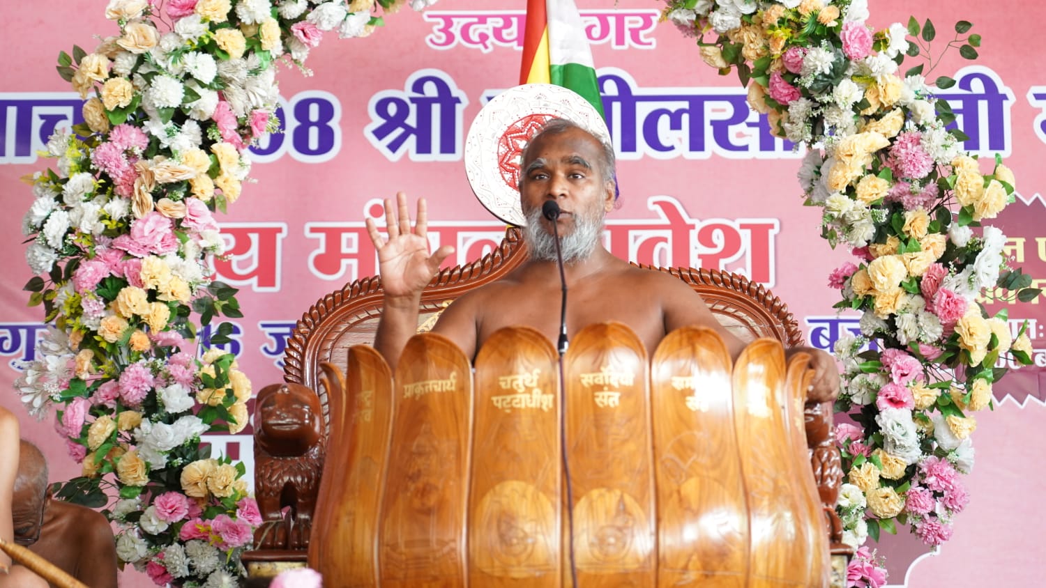 बैंड-बाजों के साथ आचार्य श्री सुनील सागर जी महाराज का उदय नगर में भव्य मंगल प्रवेश, गुणों की उपासना और मुमुक्षुता पर दिया प्रेरक संदेश