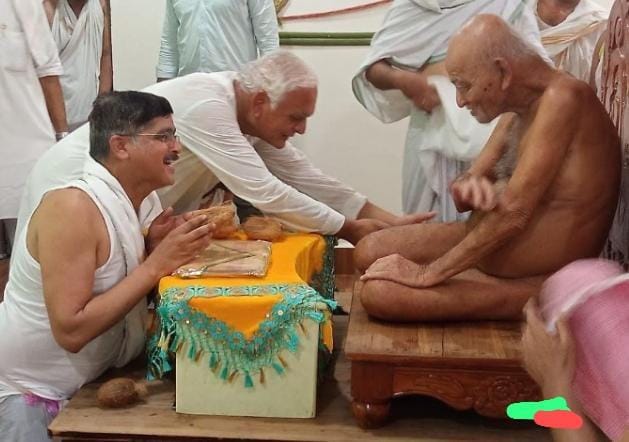 युग श्रेष्ठ संत शिरोमणि आचार्यश्री विद्यासागरजी महाराज*लेख –विजय धुर्रा संयोजक मध्यप्रदेश महासभा इस युग का सौभाग्य है कि इस युग में आचार्य श्री जन्मे और हम सब का सौभाग्य है कि हम उनके युग में पैदा हुए