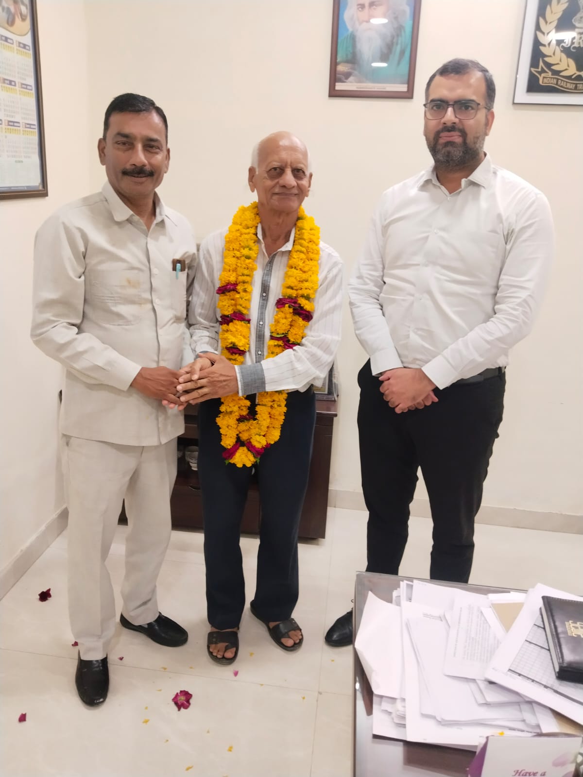 सामाजिक कार्यकर्ता माणकमल भंडारी को रेलवे ने किया डीआरयूसीसी सदस्य नियुक्त* *भंडारी डीआरयूसीसी सदस्य बनने पर मिल रही है बधाईयां*