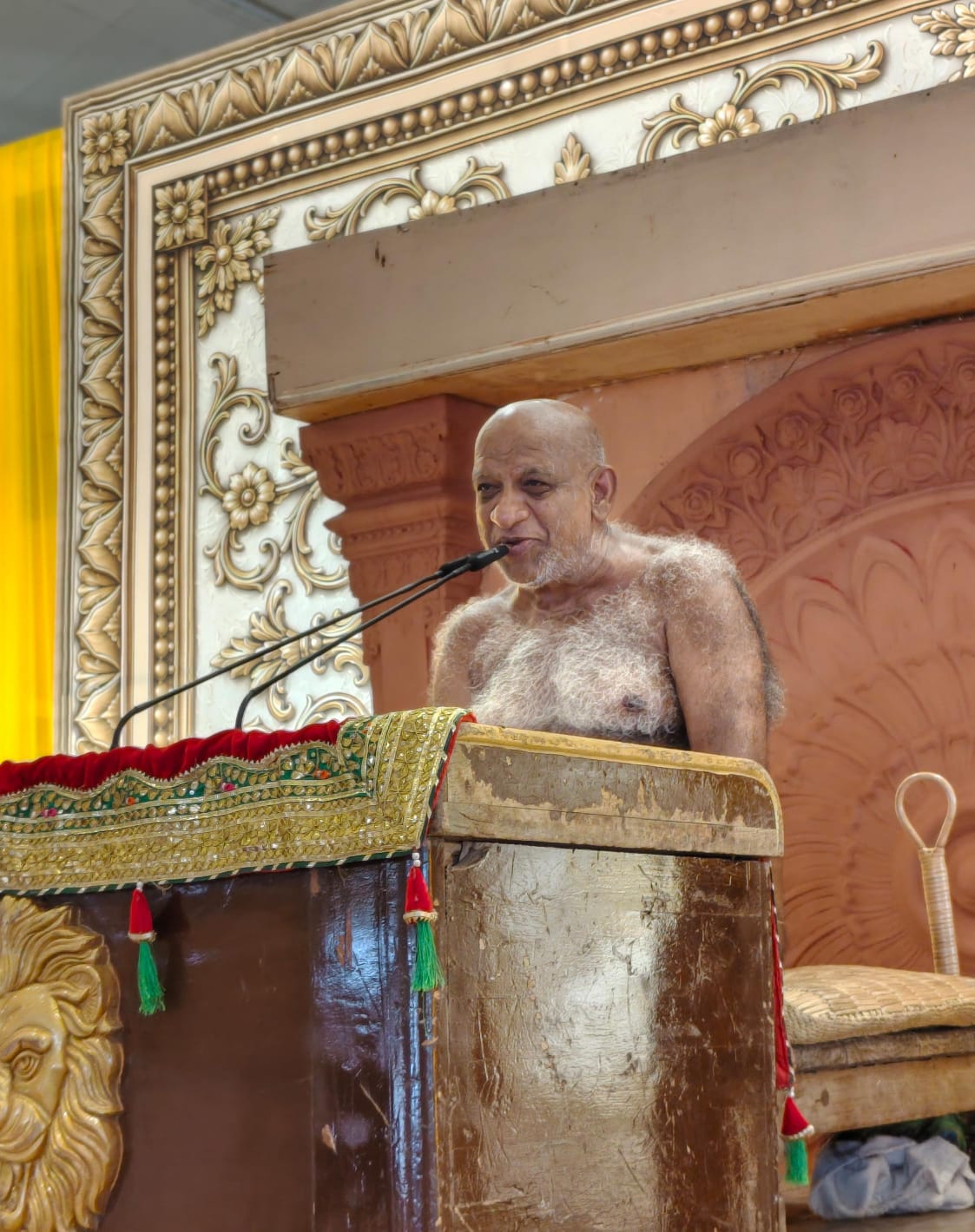इतिहास के स्वर्णिम पन्नों में दर्ज हुआ इंदौर… राजवाड़ा पर उमड़ा श्रद्धा का विराट सागर, मुनि पुंगव श्री सुधासागरजी महाराज के नगर प्रवेश ने थाम दी शहर की रफ्तार