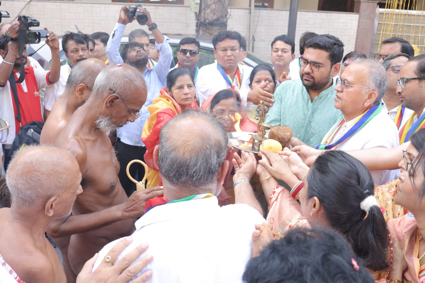 जयपुर हाउस में परम्पराचार्य श्री सौभाग्यसागर जी ससंघ का चातुर्मास हेतु भव्य मंगल प्रवेश